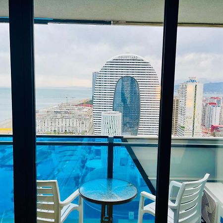 Royal Sea Breeze Apartments Batumi Bagian luar foto