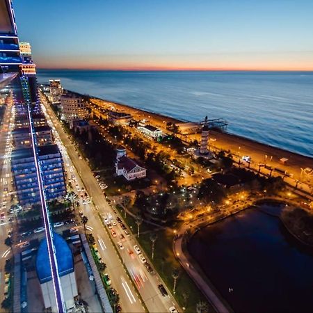 Royal Sea Breeze Apartments Batumi Bagian luar foto