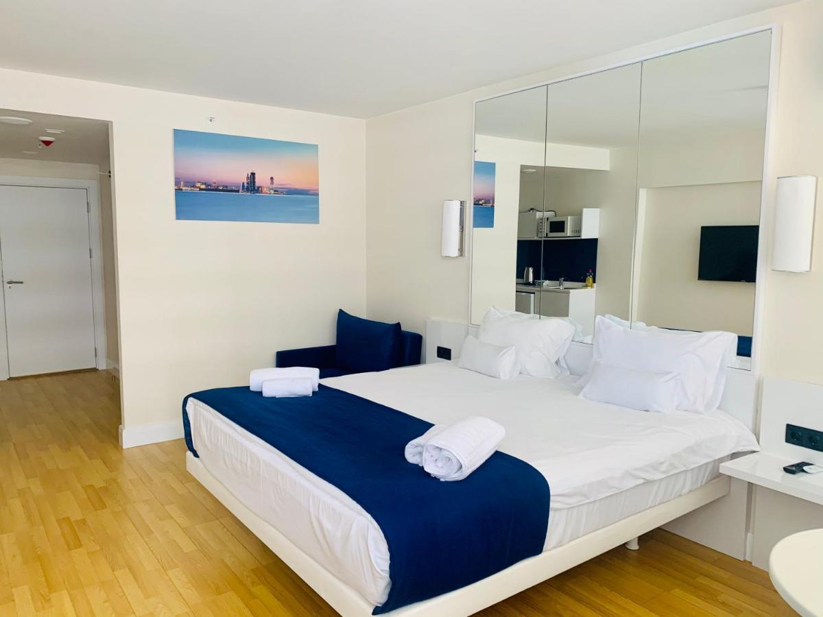Royal Sea Breeze Apartments Batumi Bagian luar foto