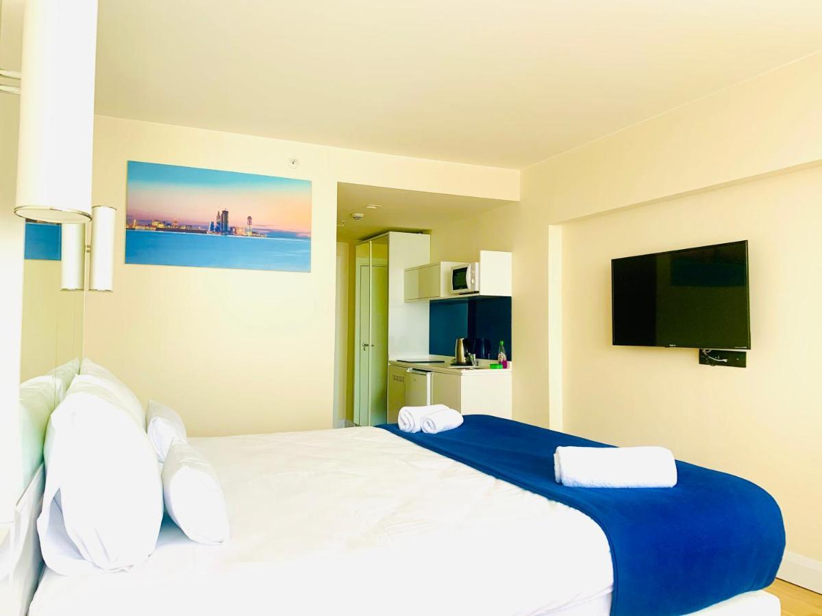 Royal Sea Breeze Apartments Batumi Bagian luar foto