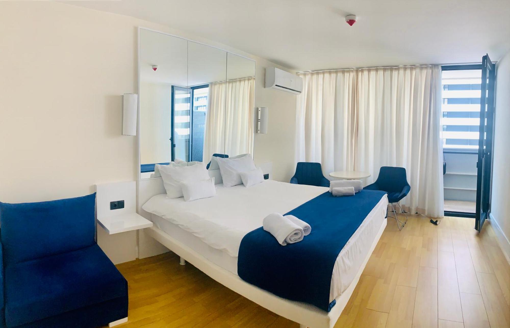 Royal Sea Breeze Apartments Batumi Bagian luar foto