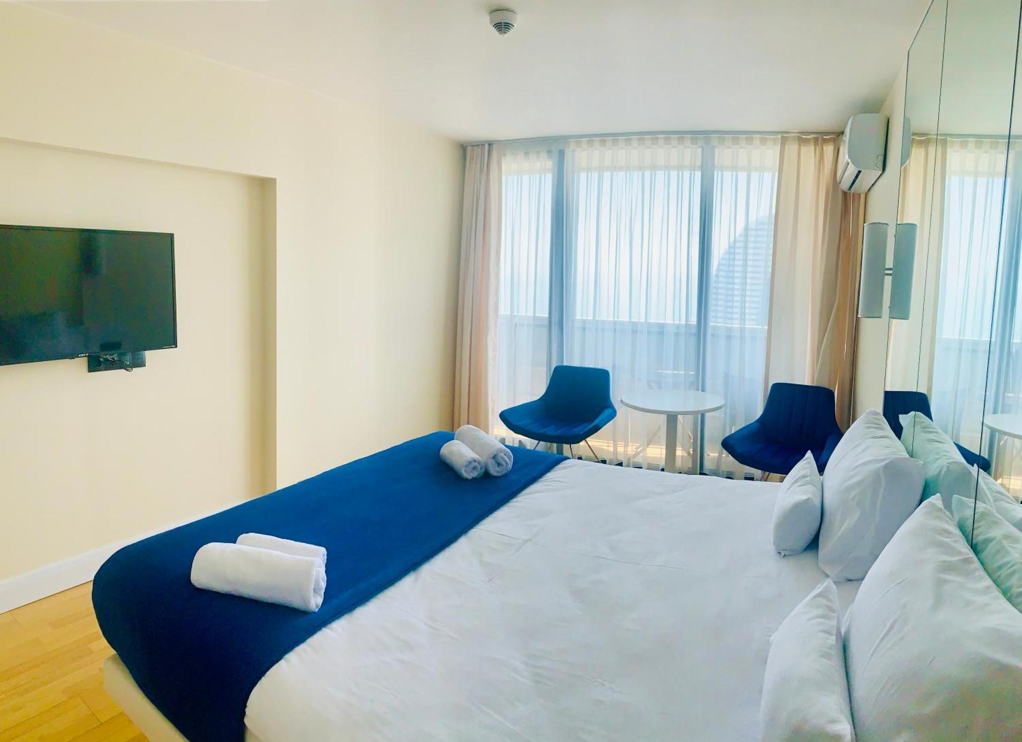 Royal Sea Breeze Apartments Batumi Bagian luar foto