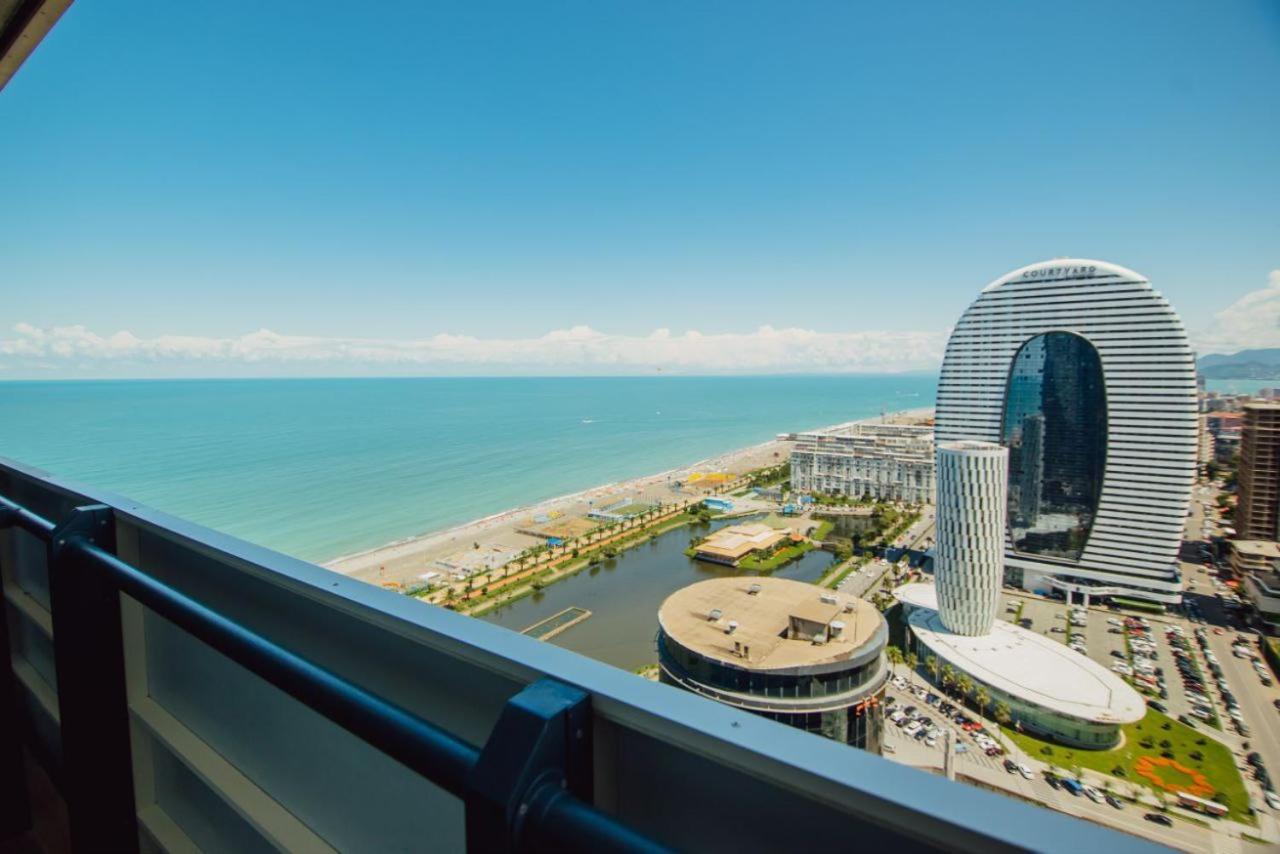 Royal Sea Breeze Apartments Batumi Bagian luar foto
