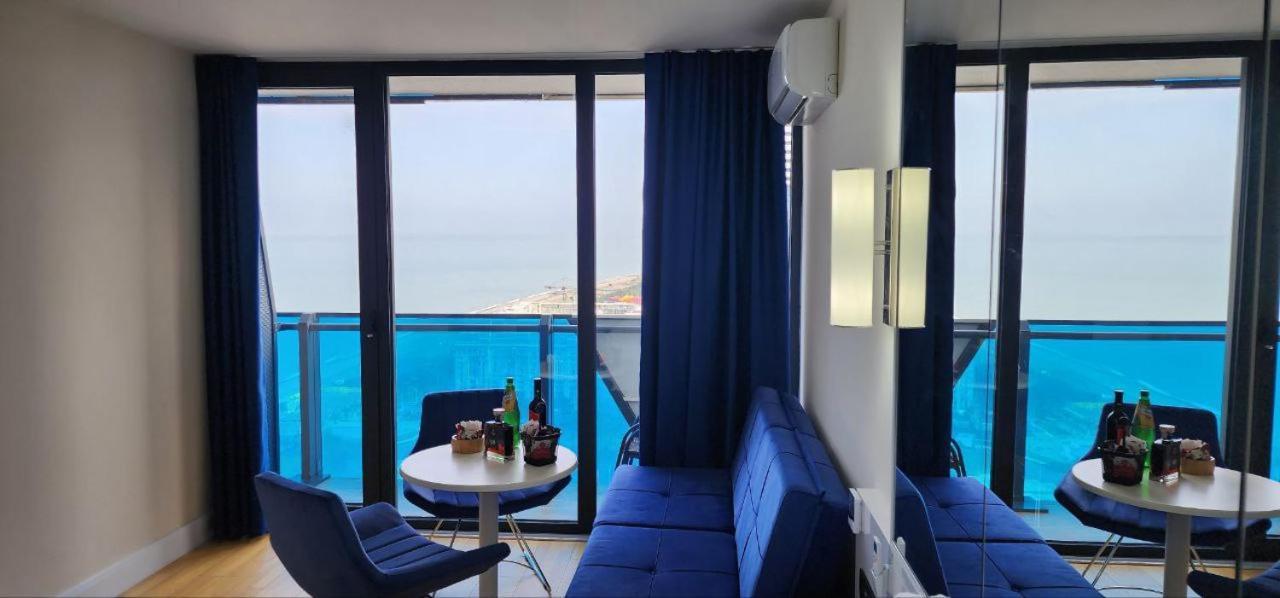 Royal Sea Breeze Apartments Batumi Bagian luar foto