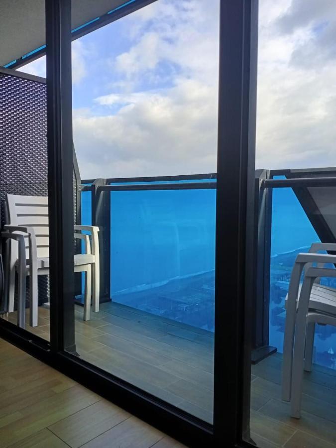 Royal Sea Breeze Apartments Batumi Bagian luar foto