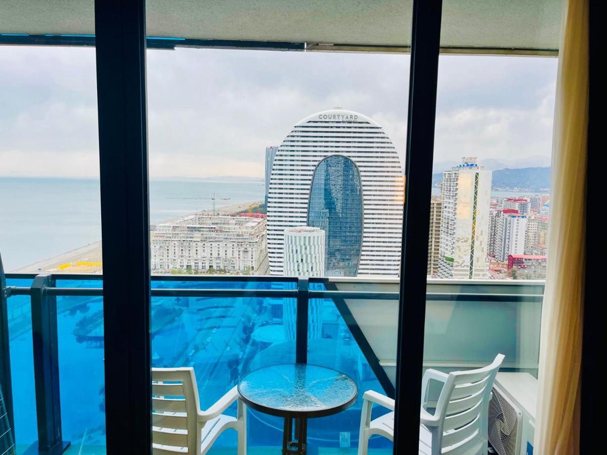 Royal Sea Breeze Apartments Batumi Bagian luar foto