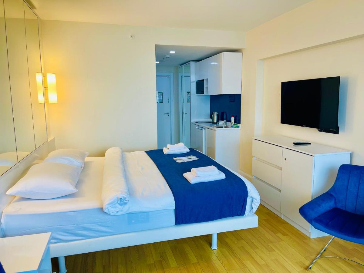 Royal Sea Breeze Apartments Batumi Bagian luar foto