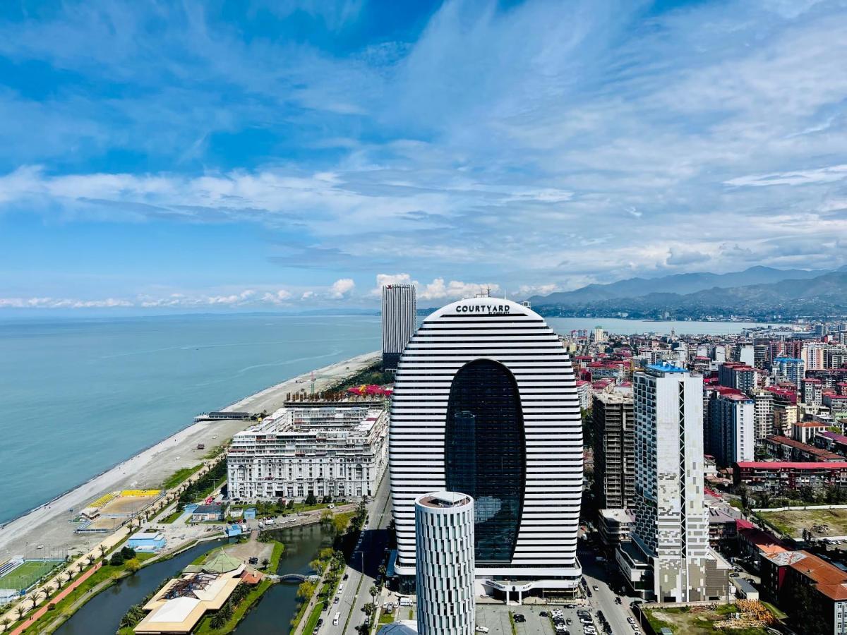 Royal Sea Breeze Apartments Batumi Bagian luar foto