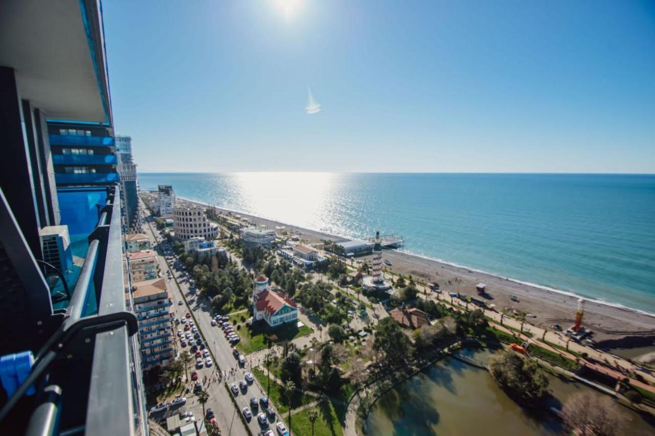 Royal Sea Breeze Apartments Batumi Bagian luar foto