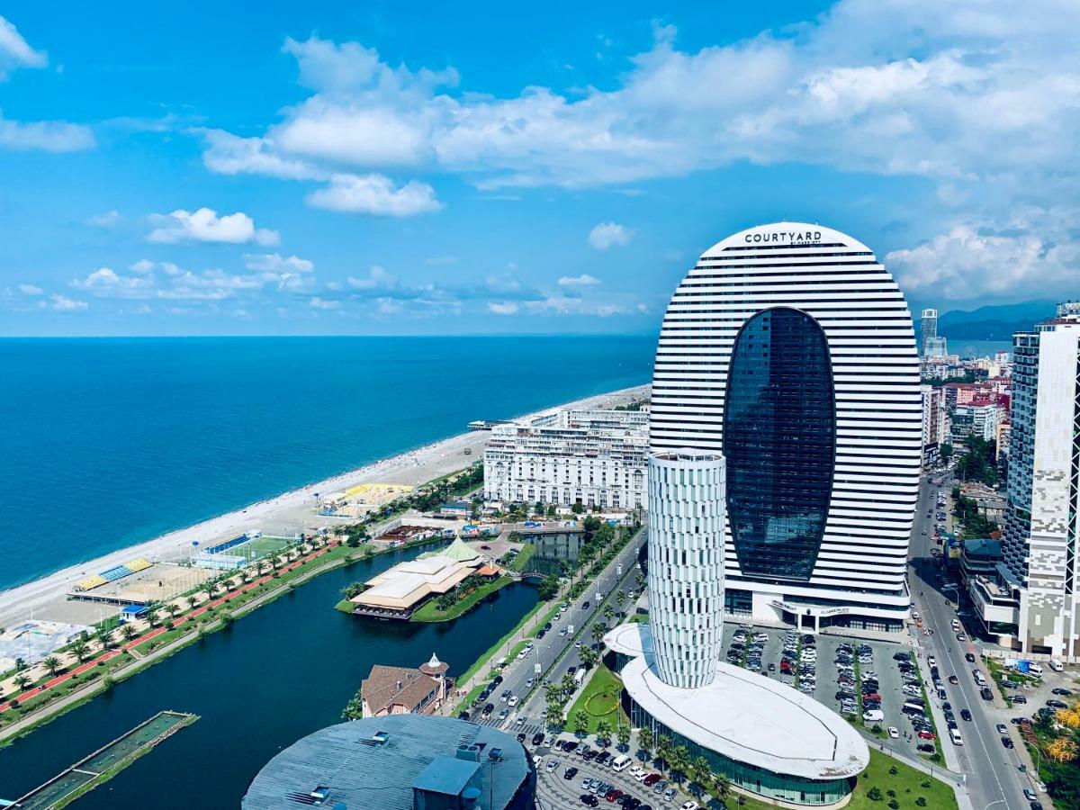 Royal Sea Breeze Apartments Batumi Bagian luar foto