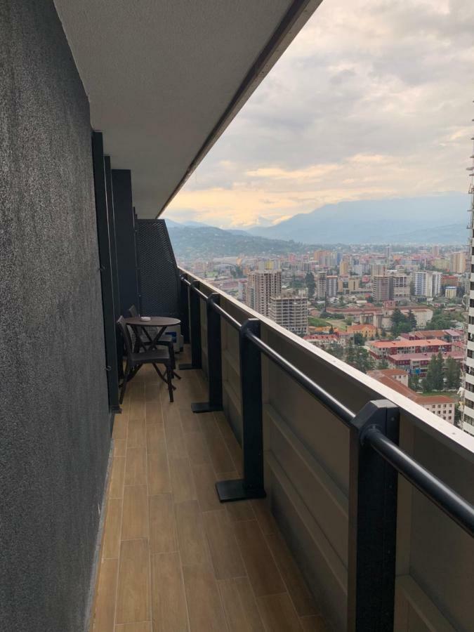 Royal Sea Breeze Apartments Batumi Bagian luar foto