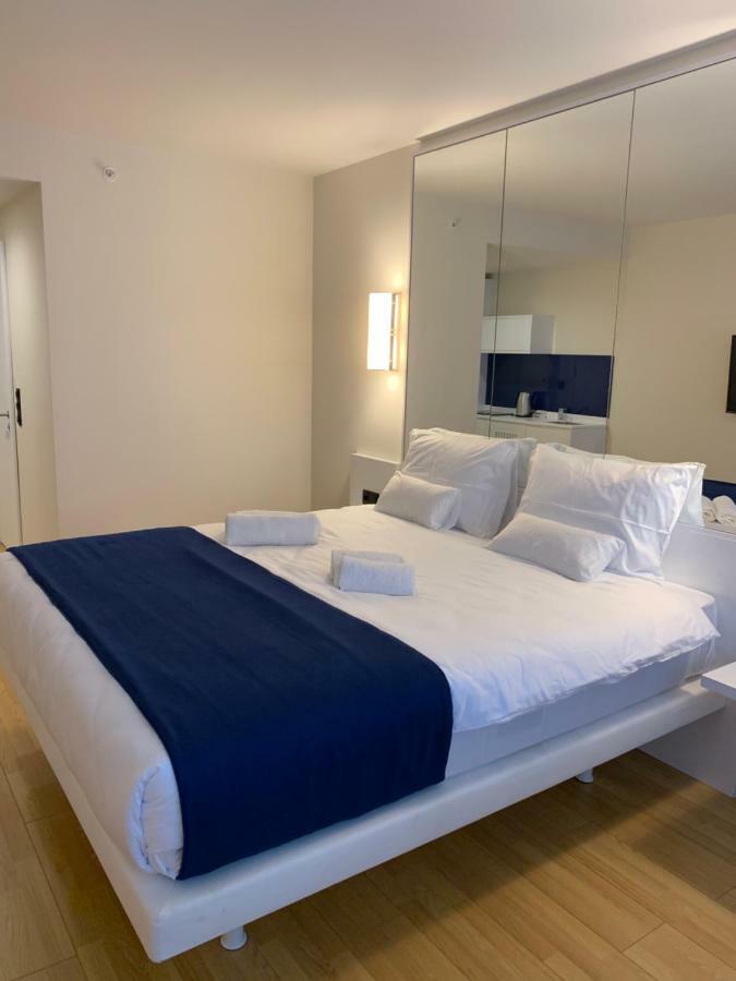 Royal Sea Breeze Apartments Batumi Bagian luar foto