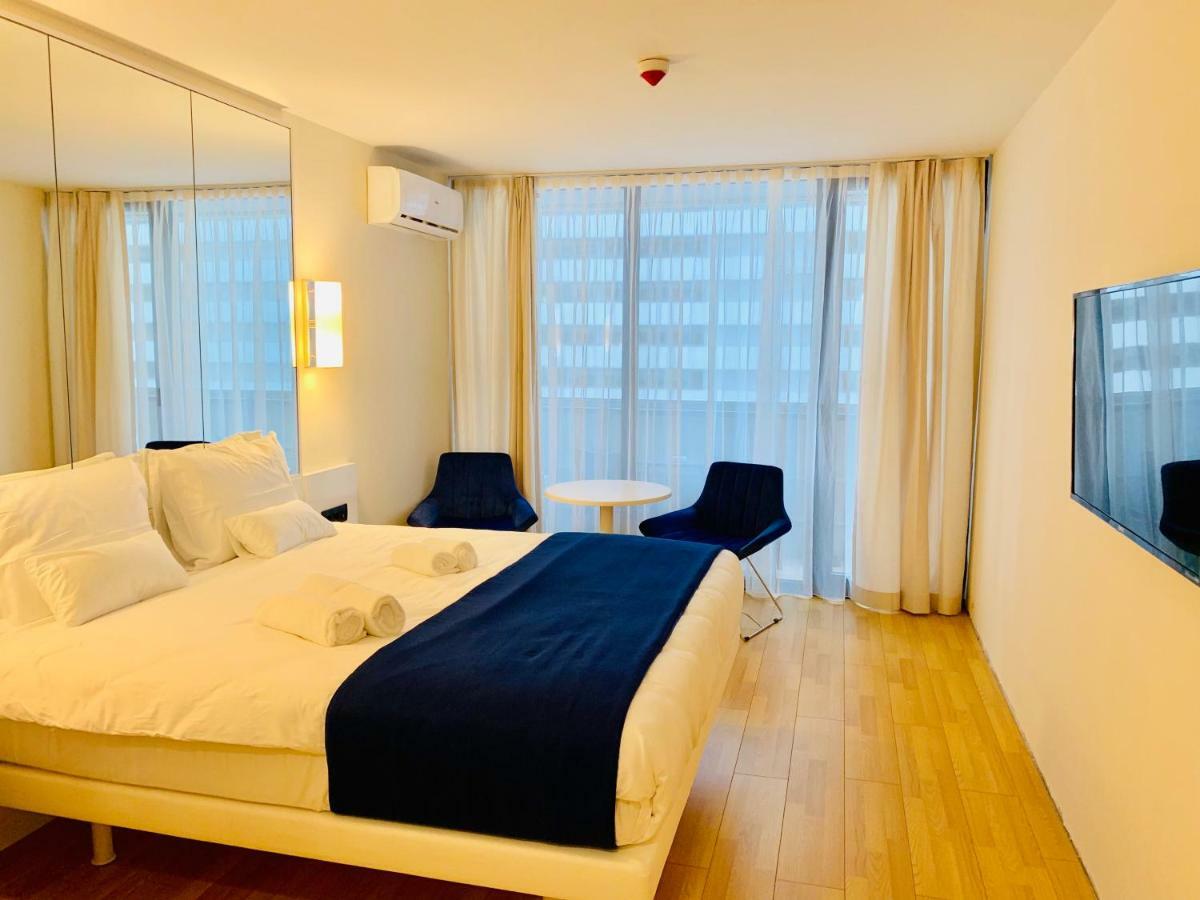 Royal Sea Breeze Apartments Batumi Bagian luar foto