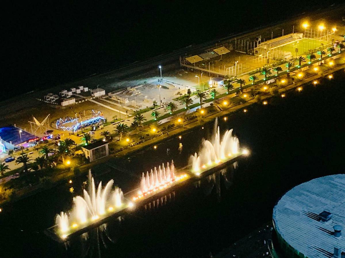 Royal Sea Breeze Apartments Batumi Bagian luar foto