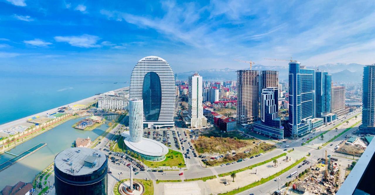Royal Sea Breeze Apartments Batumi Bagian luar foto