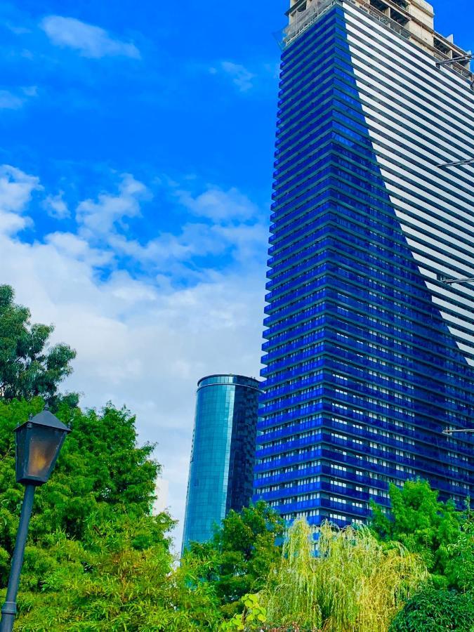 Royal Sea Breeze Apartments Batumi Bagian luar foto