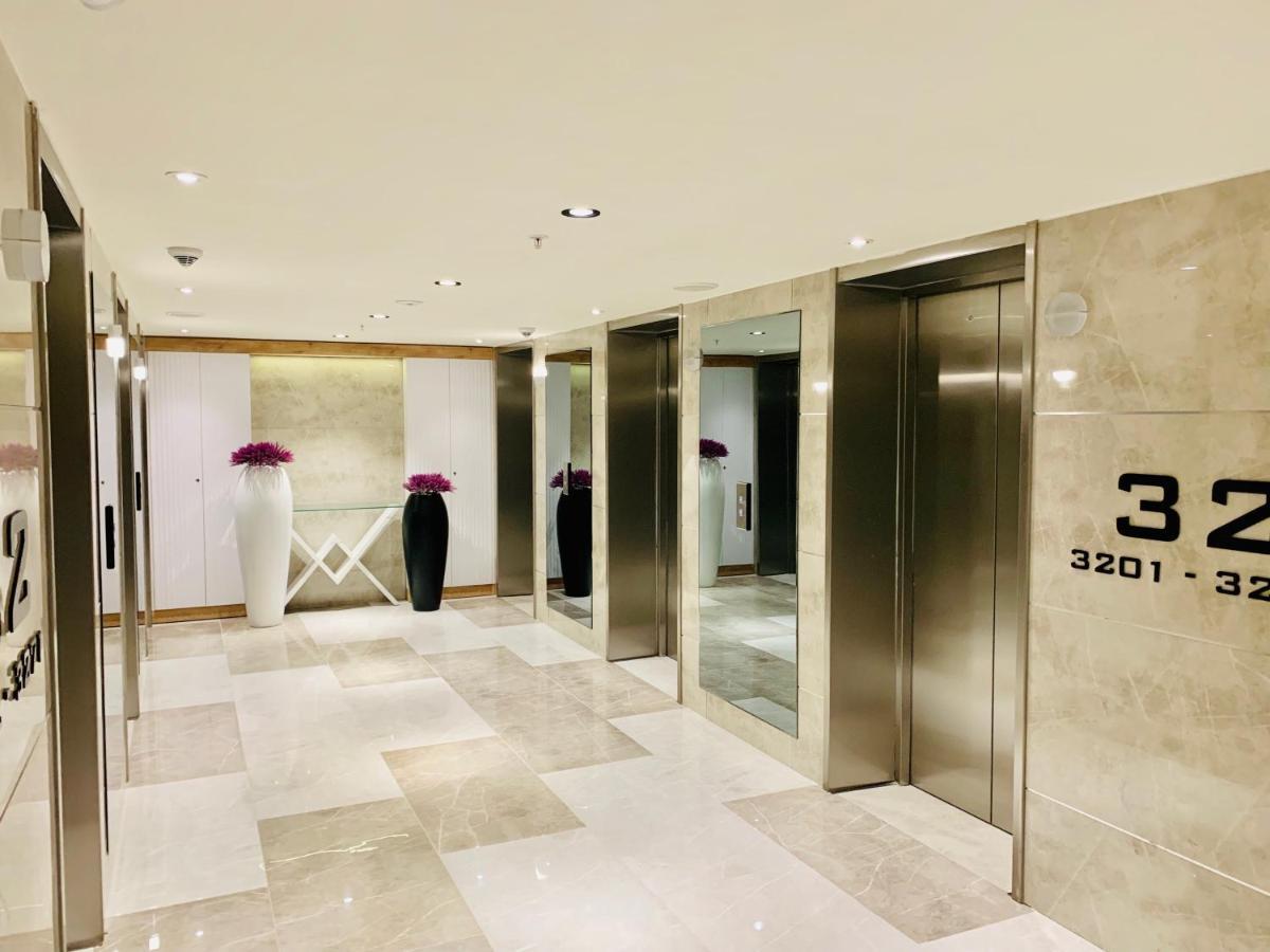 Royal Sea Breeze Apartments Batumi Bagian luar foto